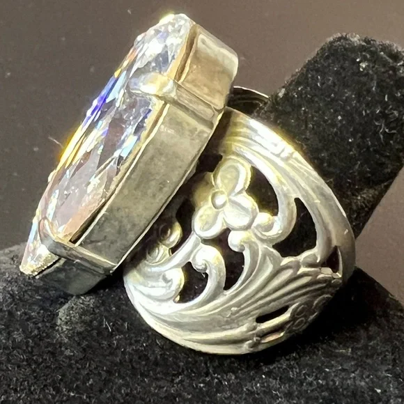 SORRELLI Cocktail Ring Signed White Crystal Set in Silver Filigree Adjustable - Picture 6 of 9